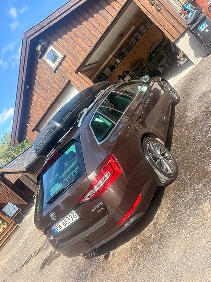 Skoda Superb 3 of 5