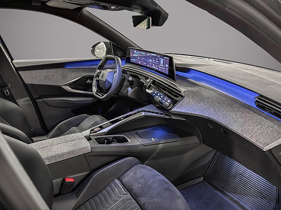 Peugeot e-5008 23 of 30