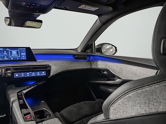 Peugeot e-5008 24 of 30