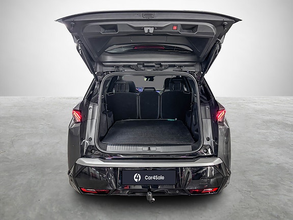 Peugeot e-5008 29 of 30