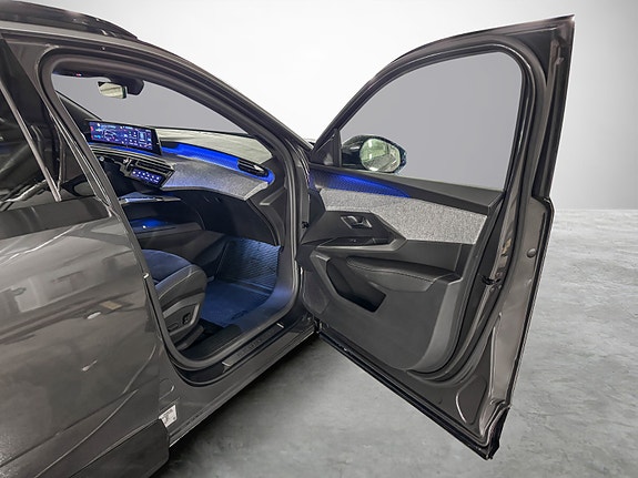 Peugeot e-5008 21 of 30