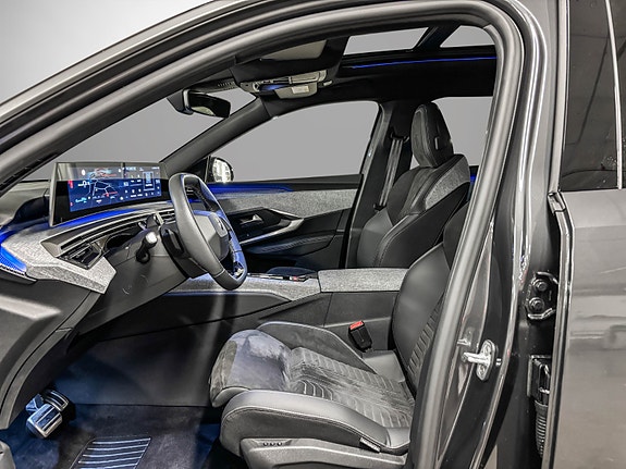 Peugeot e-5008 10 of 30