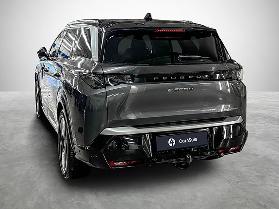 Peugeot e-5008 3 of 30