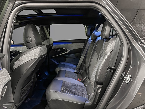 Peugeot e-5008 26 of 30