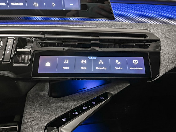 Peugeot e-5008 18 of 30