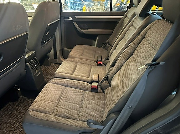 Volkswagen Touran 5 of 5
