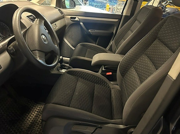 Volkswagen Touran 4 of 5