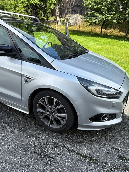 Ford S-MAX 2 of 26