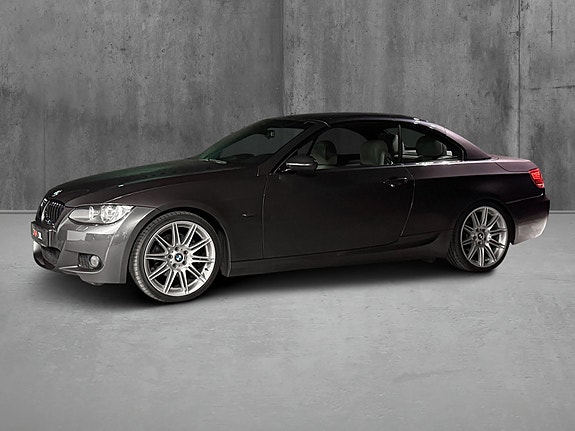 BMW 320i 4 of 30
