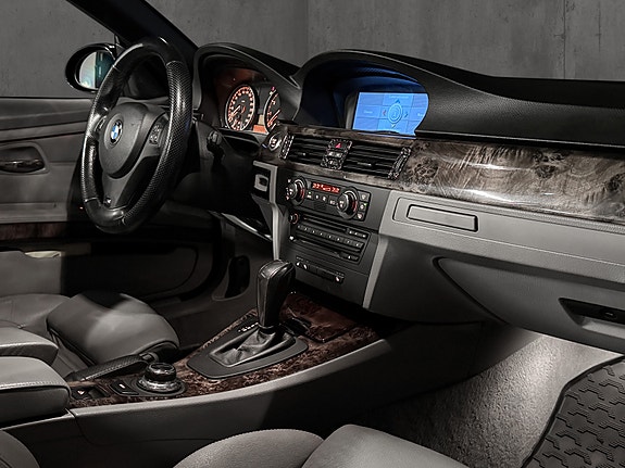 BMW 320i 19 of 30