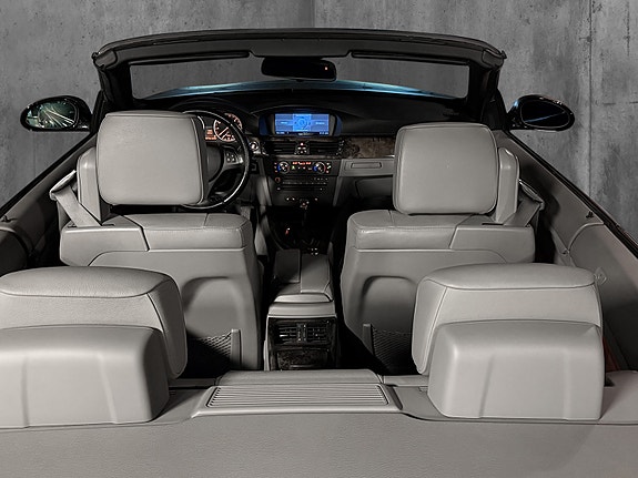 BMW 320i 21 of 30