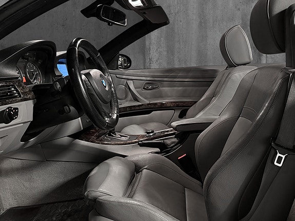 BMW 320i 14 of 30