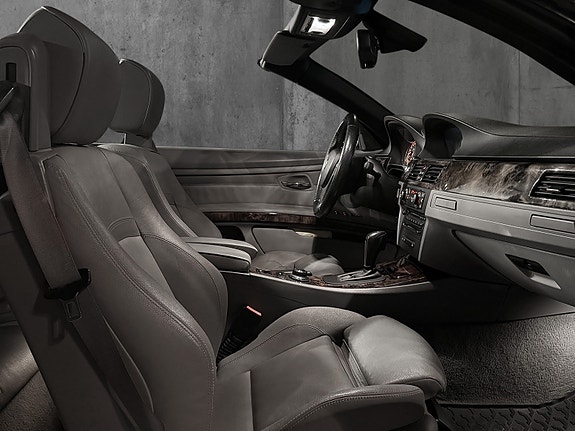 BMW 320i 18 of 30