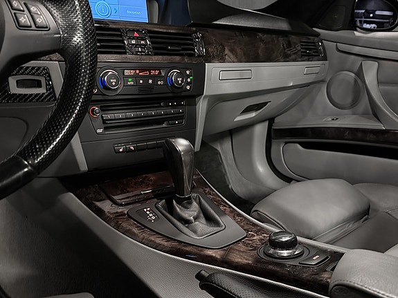 BMW 320i 17 of 30