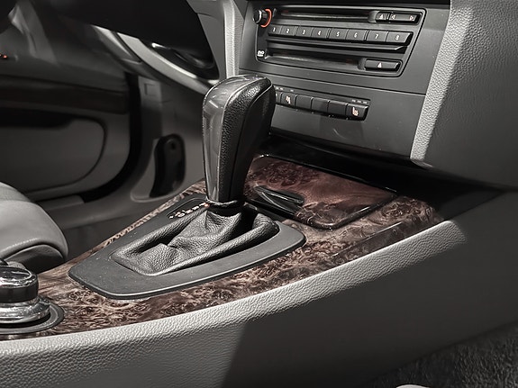 BMW 320i 20 of 30