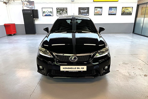 Lexus CT200h 8 of 30