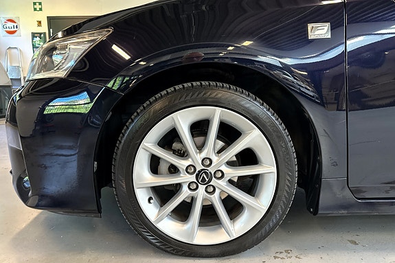 Lexus CT200h 30 of 30
