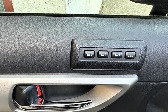 Lexus CT200h 28 of 30