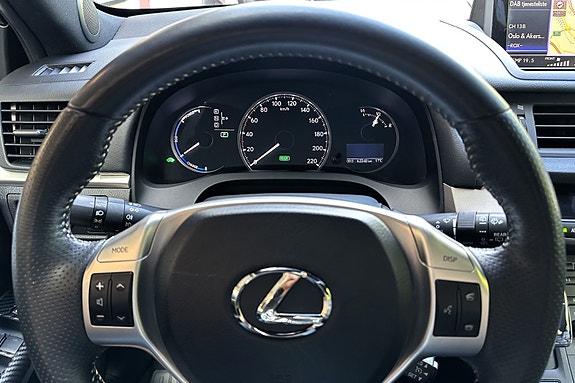Lexus CT200h 18 of 30