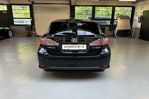 Lexus CT200h 4 of 30