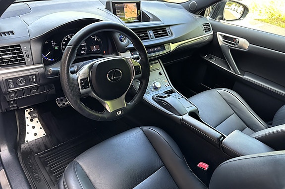 Lexus CT200h 9 of 30