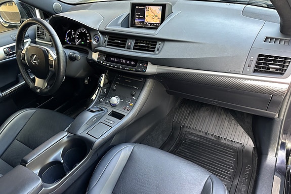 Lexus CT200h 15 of 30