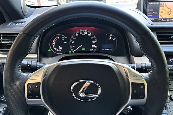 Lexus CT200h 19 of 30
