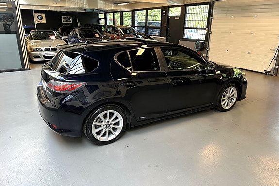Lexus CT200h 5 of 30