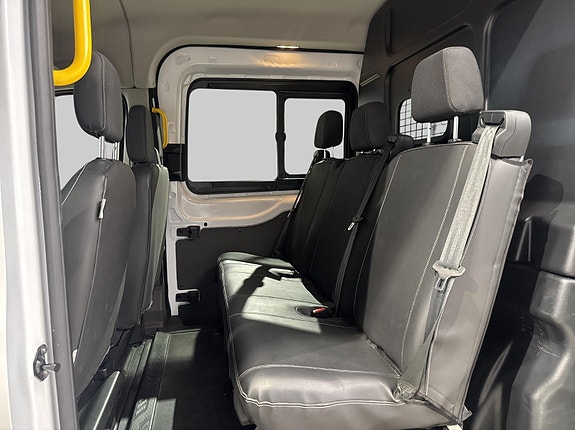Ford E-Transit 390 L2 Van 11 of 19