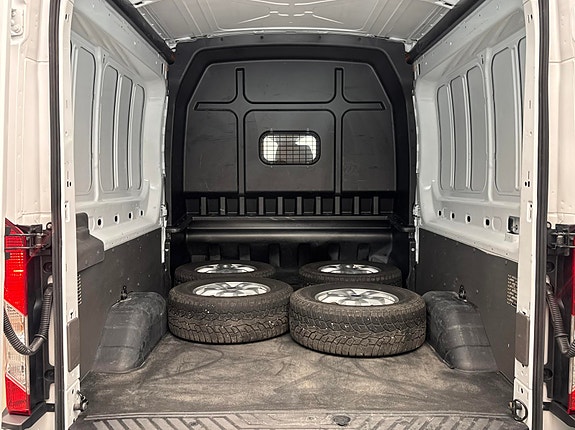 Ford E-Transit 390 L2 Van 8 of 19