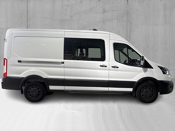Ford E-Transit 390 L2 Van 3 of 5