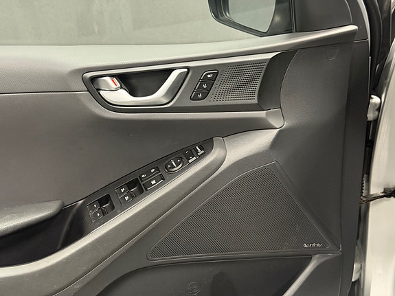 Hyundai IONIQ 12 of 28