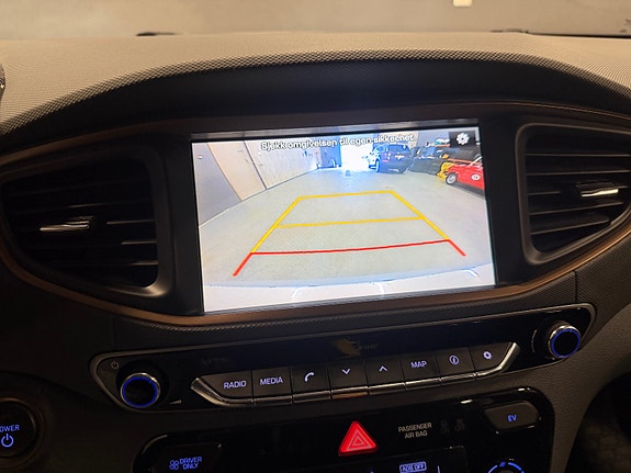 Hyundai IONIQ 24 of 28