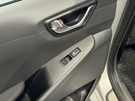 Hyundai IONIQ 13 of 28