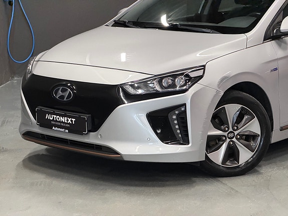 Hyundai IONIQ 2 of 28
