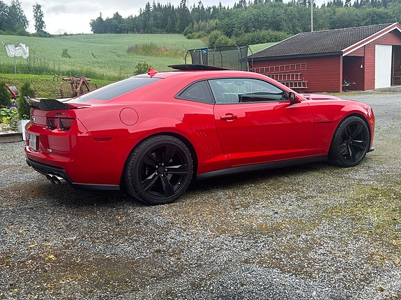 Chevrolet Camaro 12 of 30