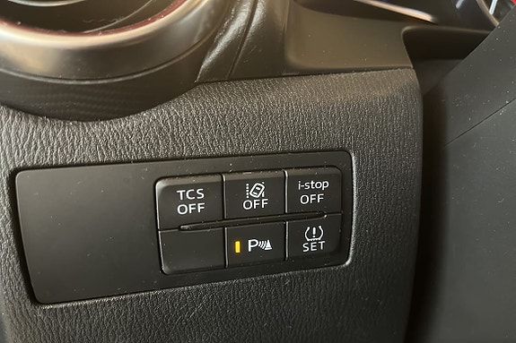 Bryterpanel traction, filvarsel, auto stop and go, dekktrykksensorer og parkeringssensorer