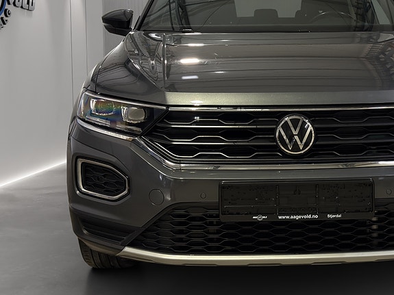 Volkswagen T-Roc 4 of 5