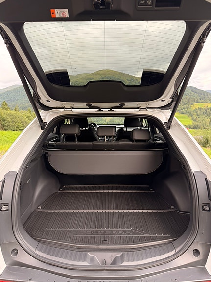 Subaru Solterra 8 of 12