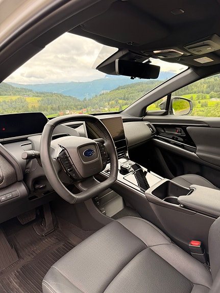Subaru Solterra 5 of 12