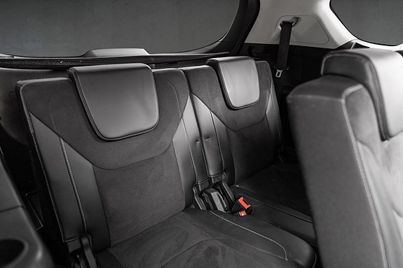 Ford S-MAX 16 of 30