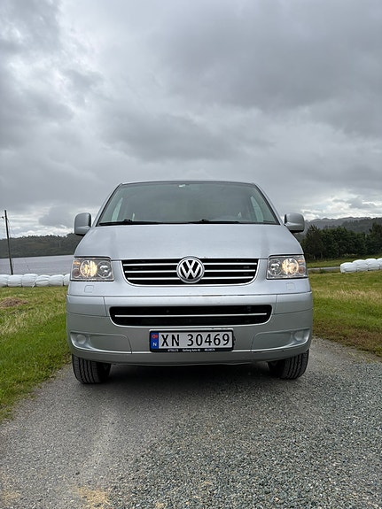 Volkswagen Caravelle 2 of 5