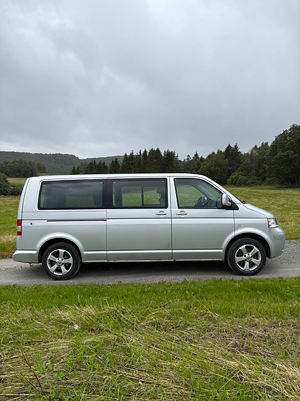 Volkswagen Caravelle 3 of 5