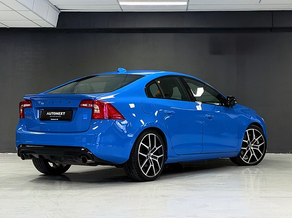 Volvo S60 4 of 5