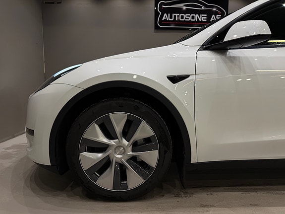 Tesla Model Y 11 of 30