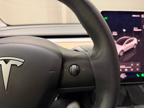 Tesla Model Y 26 of 30