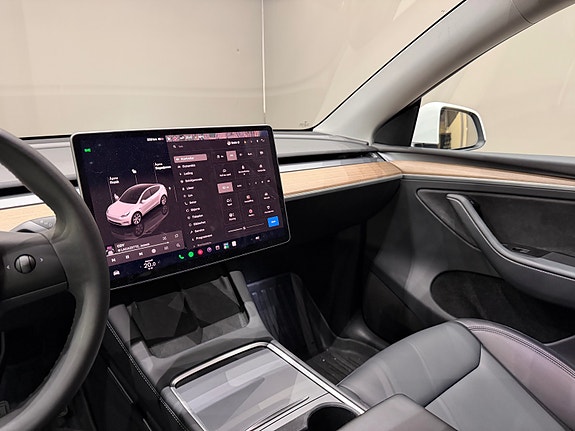 Tesla Model Y 29 of 30