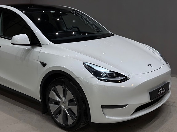 Tesla Model Y 3 of 30