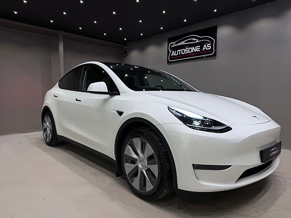 Tesla Model Y 4 of 30