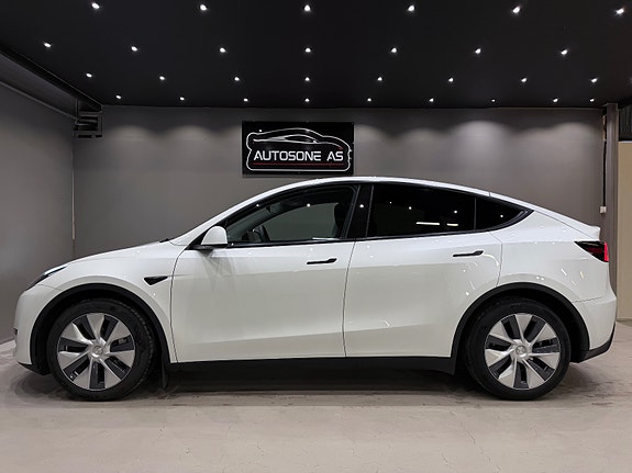 Tesla Model Y 6 of 30